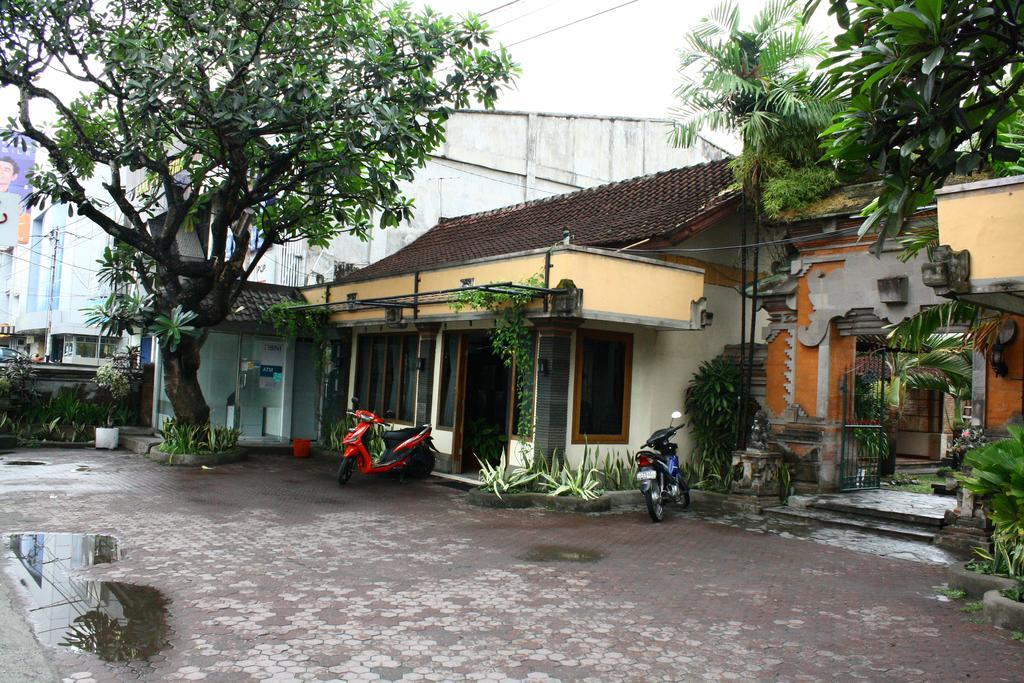 Hotel Ratih Матарам Екстер'єр фото